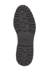 Suola in gomma con profonde scanalature e superficie texturizzata. Caratterizzata da un colore nero con motivi a diamante e rettangolari per una migliore aderenza.