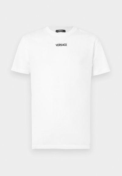 Biała bawełniana koszulka z krótkim rękawem, okrągłym dekoltem i czarnym logo "VERSACE" nadrukowanym na piersi. Klasyczny krój i gładka faktura.