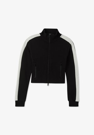 Czarna krótka kurtka z zamkiem błyskawicznym, z białymi panelami bocznymi, dwoma zamykanymi na zamek przednimi kieszeniami, ściągaczami przy mankietach i wysokim kołnierzem. Wykonana z miękkiego materiału.