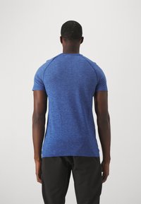 ODLO CREW NECK ESSENTIAL SEAMLESS - Navadna majica - limoges melange