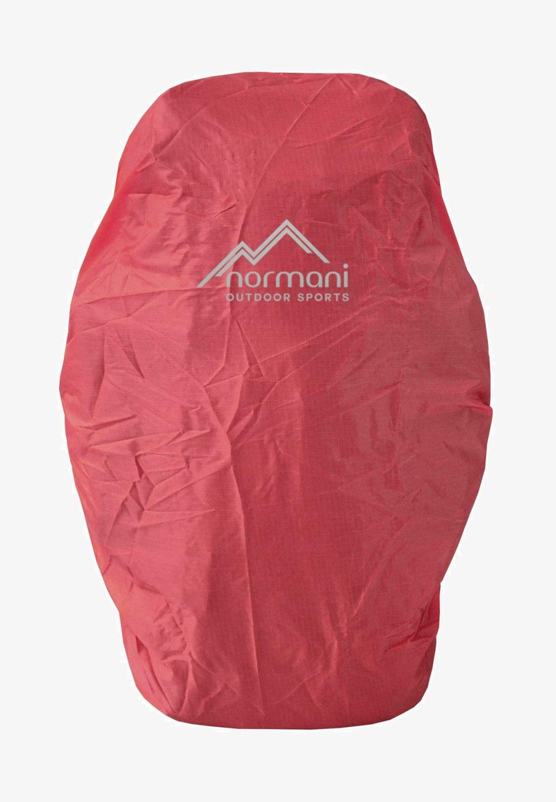 Roter wasserdichter Rucksacküberzug aus leichtem Material, mit einer gekräuselten Textur und dem weißen Logo "Normani Outdoor Sports".
