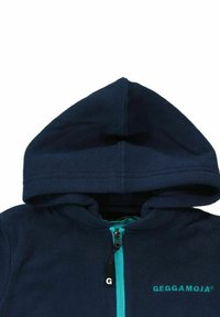 Marinblå fleecehoodie med foder i huvan, turkos dragkedja och logotryck. Slät textur med avslappnad passform.