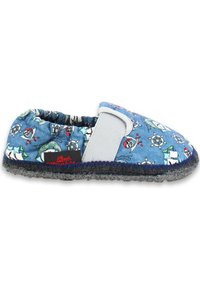 Blauwe stoffen slof met een nautisch patroon van schepen en ankers. Instapontwerp met een grijze klittenbandsluiting en zachte grijze voering.