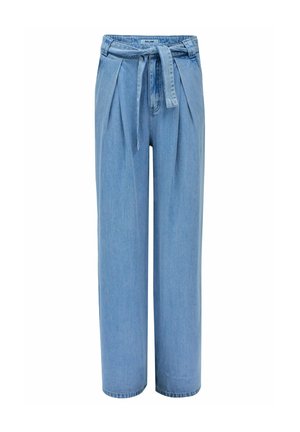 Pantalones de mezclilla azul claro con pliegues, cinturón de lazo y pierna ancha. Textura suave y dobladillo acabado. Adecuados para uso casual.