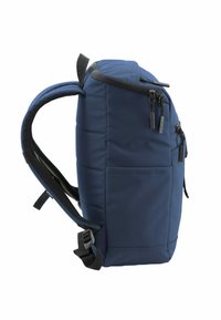 Zaino blu navy con forma rettangolare, esterno imbottito, spallacci regolabili e diversi scomparti con zip per il deposito.