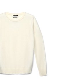 Weißer Strickpullover mit Rundhalsausschnitt, langen Ärmeln und gerippten Bündchen sowie Saum. Hergestellt aus einem weichen, strukturierten Stoff.