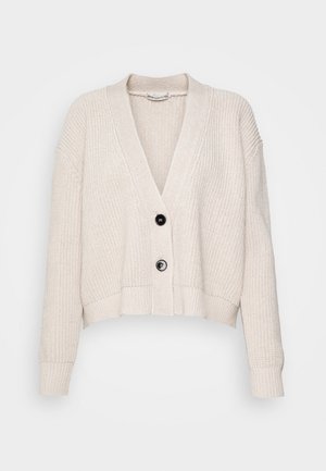 Beige Strickjacke mit tiefem V-Ausschnitt, langen Ärmeln, gerippten Bündchen und zwei schwarzen Knöpfen vorne.
