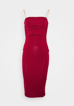 Rode nauwsluitende jurk met geplooide, gerimpelde top. Spaghettibandjes versierd met kettingdetails. Soepele, elastische stof met een zoom tot op de knie.