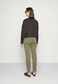 Selected Femme SLFMILEY - Chinos - ivy green