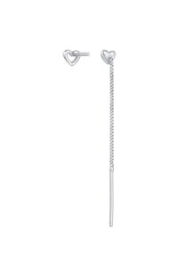 Orecchini in argento con un piccolo orecchino a forma di cuore e una catena pendente con un accento a barra dritta, che presentano una finitura lucida e un design minimalista.