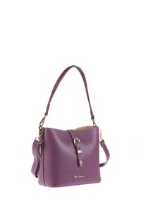 Borsa a tracolla in pelle viola con finitura texturizzata, dotata di una tracolla e dettagli in oro sulla chiusura a aba.