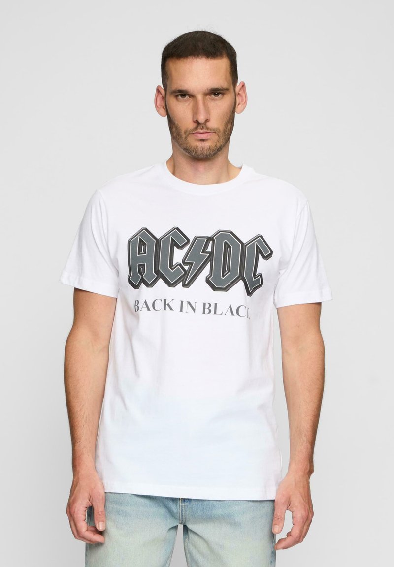 Hvid bomulds T-shirt med et sort AC/DC logo og teksten "BACK IN BLACK". Klassisk pasform med korte ærmer og en blød tekstur.