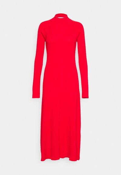 Robe midi rouge à manches longues avec un col haut, un buste ajusté et une jupe fluide. Fabriquée dans un tissu lisse et extensible. Sans motifs ni embellissements.