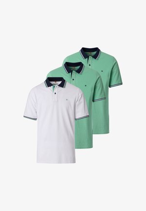 Drie polo's met korte mouwen, zwarte kragen en witgestreepte manchetten, twee in lichtgroen en één in het wit, afgebeeld tegen een witte achtergrond.