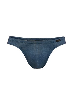 Blaue Herren-Bikini-Slips mit Jeansstruktur und einem kleinen schwarzen Stoffetikett auf der rechten Seite des Bunds.