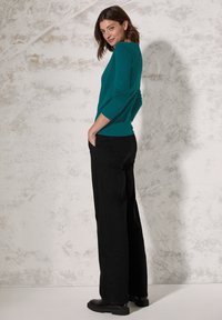 Cecil MIT RUNDHALS - Langarmshirt - grün