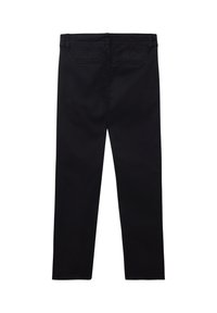 Zwarte katoenen broek met een rechte pijp. Heeft twee achterzakken en een tailleband met riemlussen. Gladde textuur, geen patronen.