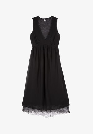 Robe noire avec un décolleté en V profond, sans manches, taille froncée et ourlet en dentelle. Fabriquée en tissu léger, avec une jupe fluide.