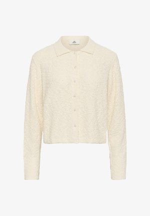 Cardigan a maniche lunghe di colore crema con colletto e sei bottoni simili a perle sulla parte frontale, realizzato in un tessuto leggero lavorato a maglia.
