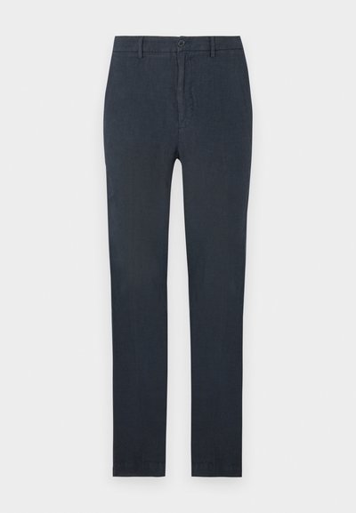 Temno modri hlače iz lahkega materiala s slim fit krojem. Imajo sprednje zapiranje na gumb in žepke. Gladka tekstura, brez vzorcev.