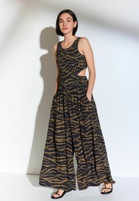 Next Haalari - zebra