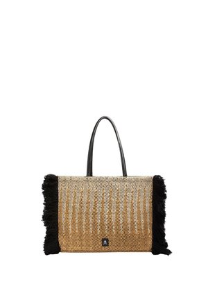 Bolso rectangular tejido con patrón de zigzag negro, flecos negros en los lados y dos asas de cuero negro.