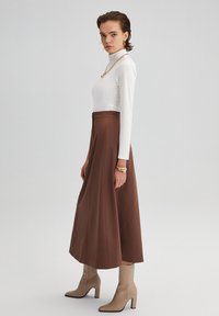 Touché Privé CREPE - A-lõikeline seelik - brown
