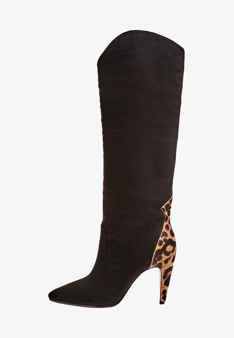 Guess Stivale nero in cuoio con maxi plateau e tacco Guess Stivale nero in cuoio con maxi plateau e tacco