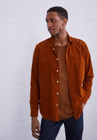 Selected Homme SLHMORGAN SS O-NECK TEE W NOOS - Basic póló - toffee