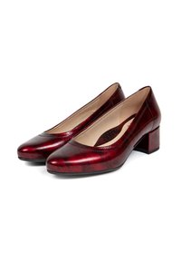 Rote Lackleder-Pumps mit abgerundeter Spitze und Blockabsatz, ausgestattet mit einer glatten Oberfläche und minimalistischem Design.