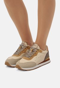 mtng DEPORTIVAS - Zapatillas - nude
