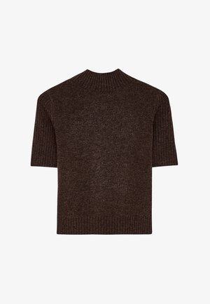 Lyhythihainen, korkea kauluksellinen paita tummanruskeana, valmistettu teksturoidusta kankaasta, jossa on ribbitekstuuria kauluksessa ja helmassa lisädetailina.