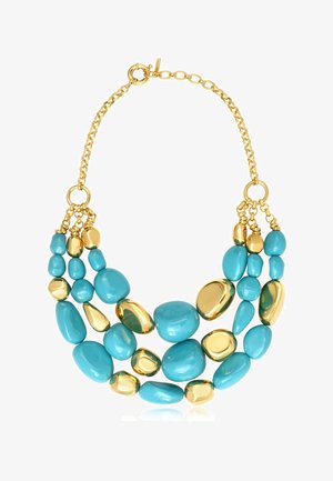 Collier chaîne en or avec trois rangs de perles turquoise irrégulières et dorées, polies, de tailles et formes variées.
