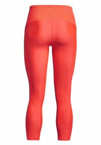 Röda tätsittande sportleggings med en texturerad hög midjeband, som har ett slätt tyg och en söm som går längs baksidan av varje ben.