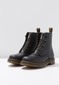 Dr. Martens Nauhalliset nilkkurit - black