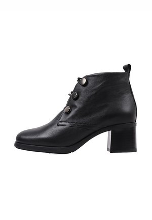 Botines con cordones - black