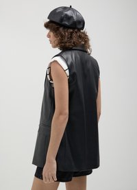 Calliope EFFETTO PELLE  - Weste - nero