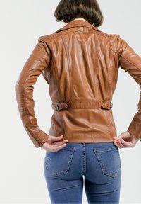 NO N4ME Lederjacke - cognac braun