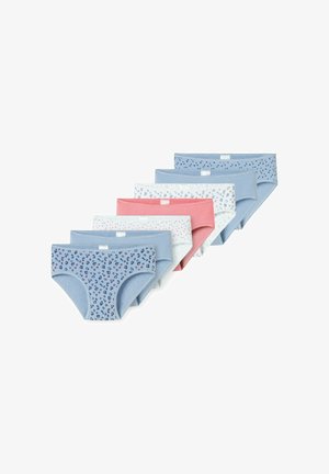Sieben Paar Baumwoll-Slips in Blau-, Rosa- und Weißtönen, mit Mustern aus Punkten und Herzen, jeweils mit elastischen Bündchen.