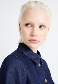 Vero Moda VMTINLEY  - Camicia - dark blue denim
