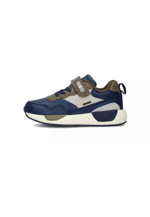 Scarpe da ginnastica blu navy e verdi con una cinghia in velcro, suola in gomma testurizzata e accenti grigi chiari in contrasto. Design della punta arrotondata.