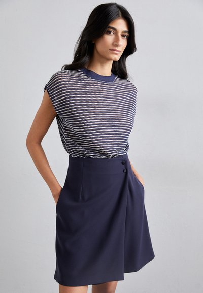 Emporio Armani Šortai - navy blue