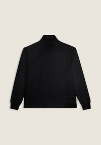 Sudadera negra con cremallera y cuello alto, mangas largas y puños acanalados, que presenta una textura suave y lisa además de un diseño minimalista.