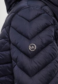 MICHAEL Michael Kors REVERSIBLE LOGO PACKABLE - Light jacket - admiral