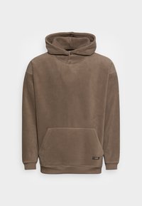 Brązowa bluza z kapturem wykonana z miękkiego materiału polarowego. Posiada przednią kieszeń oraz ściągacze na rękawach i u dołu.