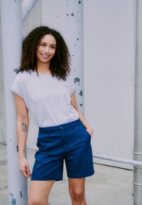 Oxmo OXKVITA REGULAR FIT - Rövidnadrágok - dress blues