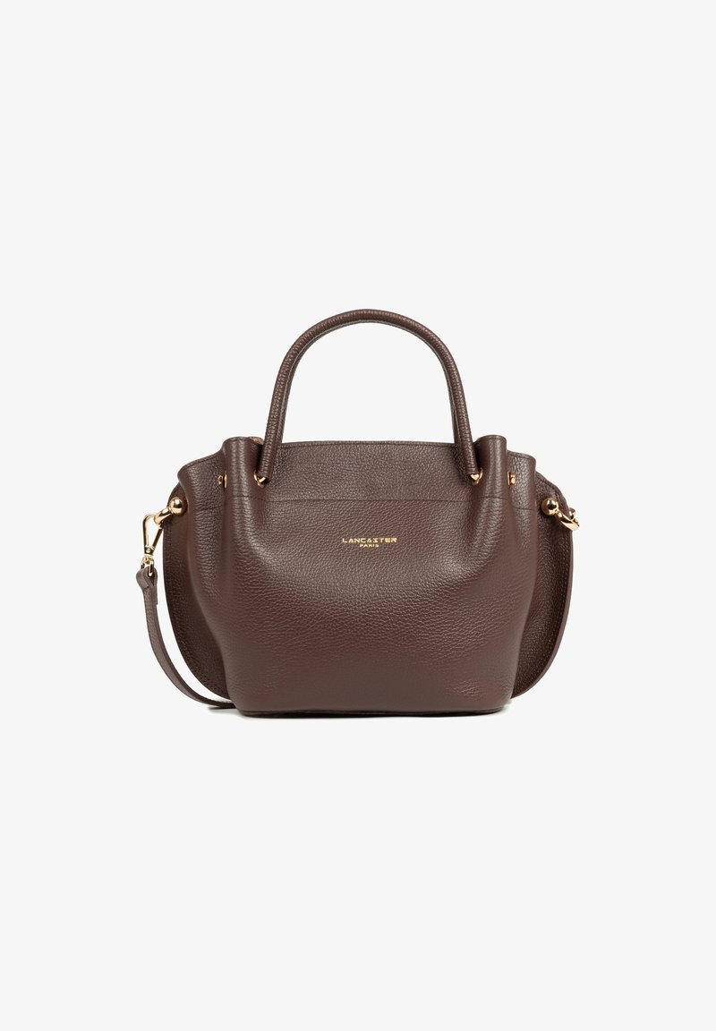 Sac à main en cuir marron avec finition texturée, deux poignées courtes, accents de quincaillerie dorée et bandoulière détachable. Design simple et arrondi.