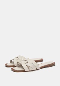 Unselected, beige
