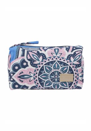 Prostokątny materiałowy woreczek z niebieskim, różowym i białym kwiatowym wzorem mandali oraz zamknięciem na zamek błyskawiczny, oznakowany beżową etykietą "VERDE".