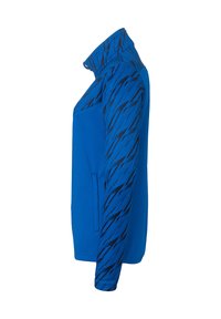 Blå atletisk jakke med høj krave, struktureret stof og sort geometrisk mønster på ærmerne. Har lynlåslommer i siderne.